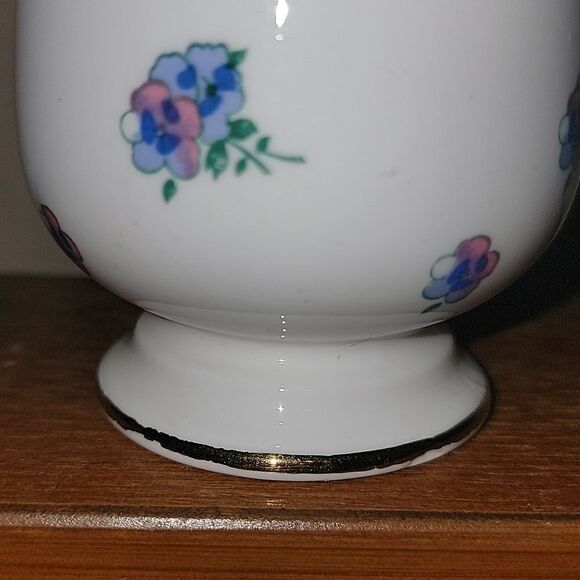 ROYAL VICTORIA PEDESTAL WHITE WITH BLUE FLORAL FINE BONE CHINA TEA CUP - Picture 9 of 10